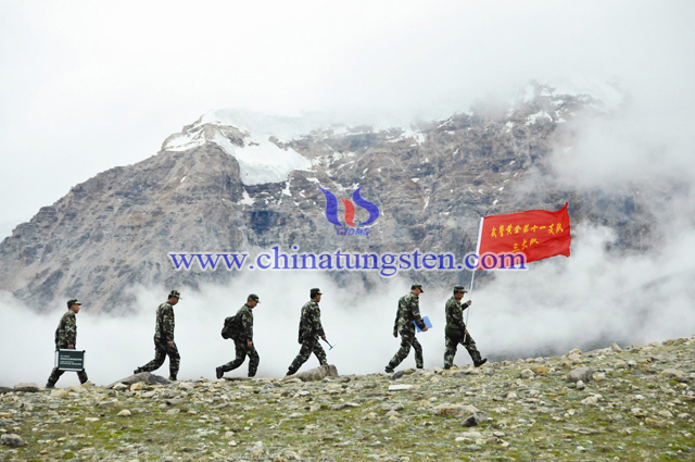 駐藏區(qū)的黃金十一支隊(duì)官兵填補(bǔ)了我國高海拔無人區(qū)一個(gè)又一個(gè)地質(zhì)空白 季永健 攝