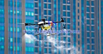 曼谷上空無人機(jī)在噴灑淨(jìng)化空氣的化學(xué)劑