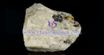 【直播新聞】鎢市多空交織築底企穩(wěn) 大企長(zhǎng)單持平 黑鎢礦圖片