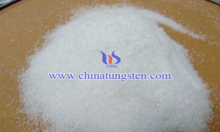 ammonium metatungstate powder applied for heat insulating window glass image