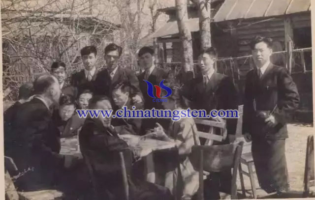 1956年，學(xué)員在蘇聯(lián)老師家做客